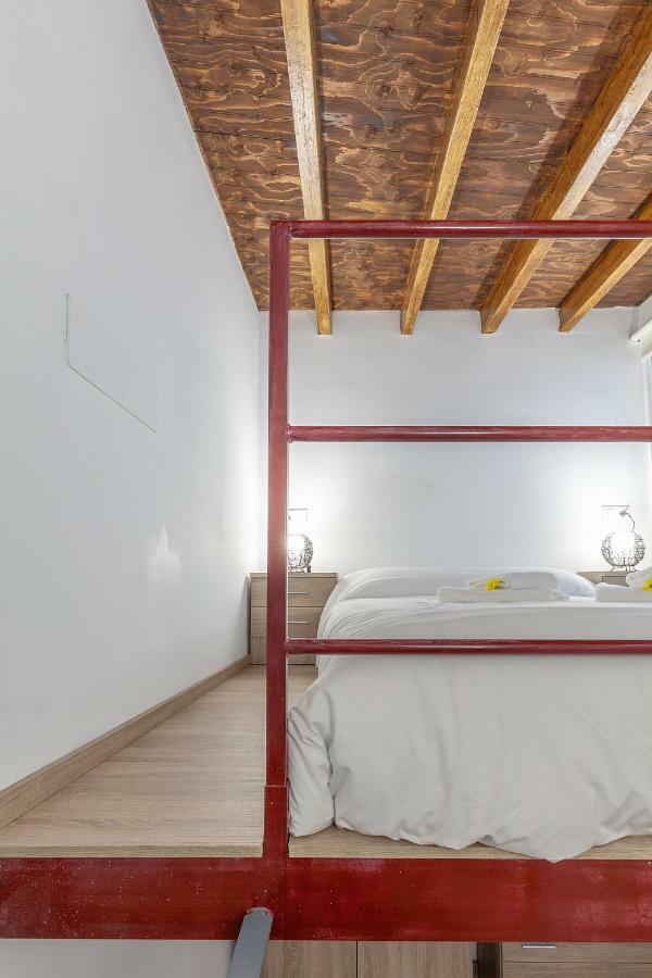 Pasaje De Amores Der - Descanso En Casa Y Vida Cultural Y Monumentos 4 Px Sevilla Exterior foto